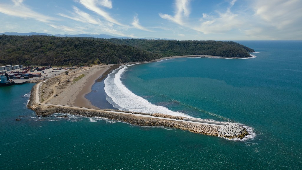 Caldera inauguró nuevo&nbsp;rompeolas